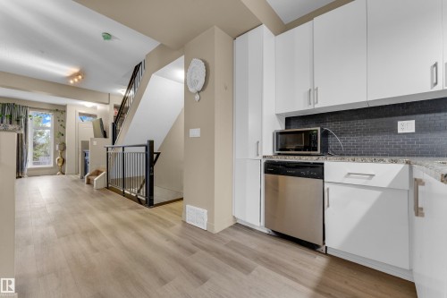 2107 Casselman Link Sw, Edmonton, AB - Indoor Photo Showing Kitchen