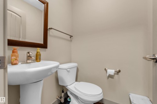 2107 Casselman Link Sw, Edmonton, AB - Indoor Photo Showing Bathroom