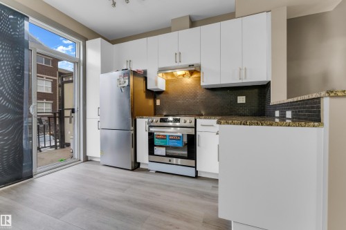 2107 Casselman Link Sw, Edmonton, AB - Indoor Photo Showing Kitchen