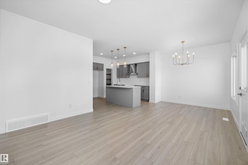 4182 Kinglet Drive Nw, Edmonton, AB - Indoor Photo Showing Kitchen