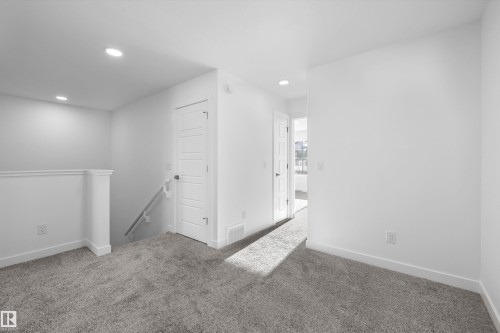 4182 Kinglet Drive Nw, Edmonton, AB - Indoor Photo Showing Other Room