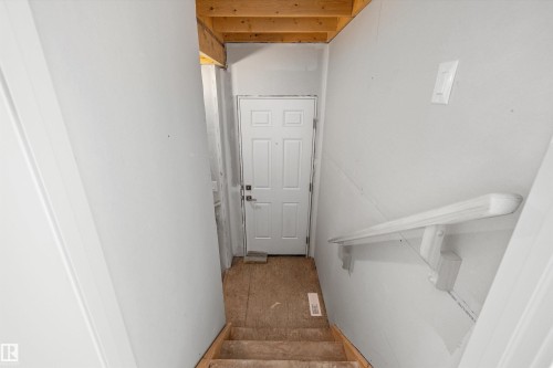 4182 Kinglet Drive Nw, Edmonton, AB - Indoor Photo Showing Other Room