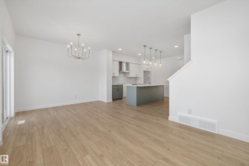 4184 Kinglet Drive Nw, Edmonton, AB - Indoor Photo Showing Kitchen