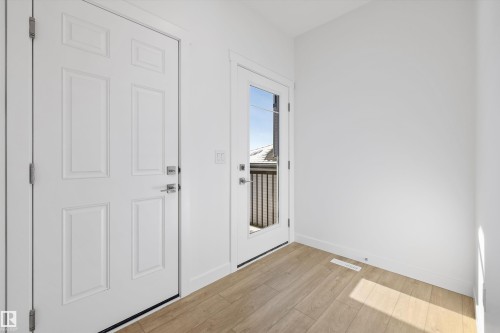 4184 Kinglet Drive Nw, Edmonton, AB - Indoor Photo Showing Other Room