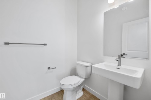 4184 Kinglet Drive Nw, Edmonton, AB - Indoor Photo Showing Bathroom