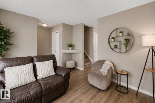16114 43 Street Nw, Edmonton, AB - Indoor Photo Showing Living Room