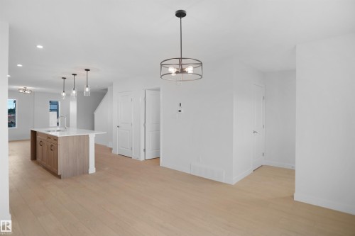 7385 Keeler Crescent Sw, Edmonton, AB - Indoor Photo Showing Other Room