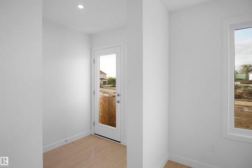 7385 Keeler Crescent Sw, Edmonton, AB - Indoor Photo Showing Other Room