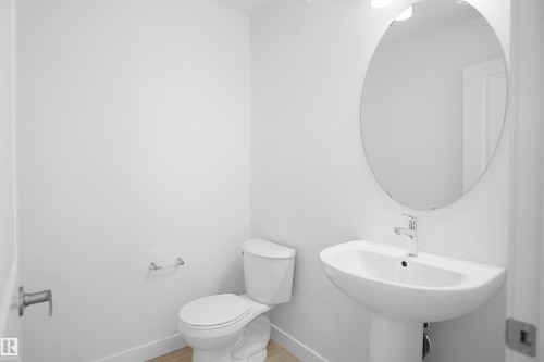 7385 Keeler Crescent Sw, Edmonton, AB - Indoor Photo Showing Bathroom