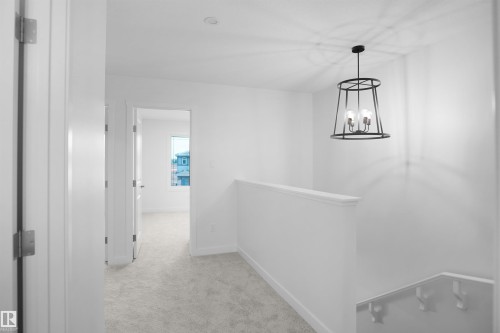 7385 Keeler Crescent Sw, Edmonton, AB - Indoor Photo Showing Other Room