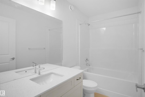 7385 Keeler Crescent Sw, Edmonton, AB - Indoor Photo Showing Bathroom