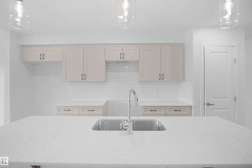 7385 Keeler Crescent Sw, Edmonton, AB - Indoor Photo Showing Kitchen