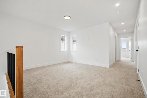 8533 223A Street Nw, Edmonton, AB - Indoor Photo Showing Other Room