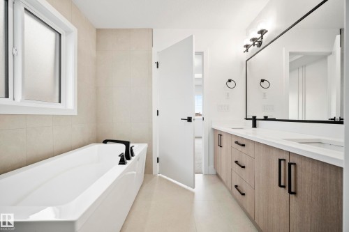 8533 223A Street Nw, Edmonton, AB - Indoor Photo Showing Bathroom