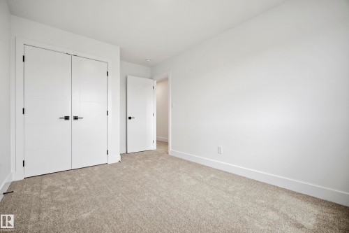 8533 223A Street Nw, Edmonton, AB - Indoor Photo Showing Other Room