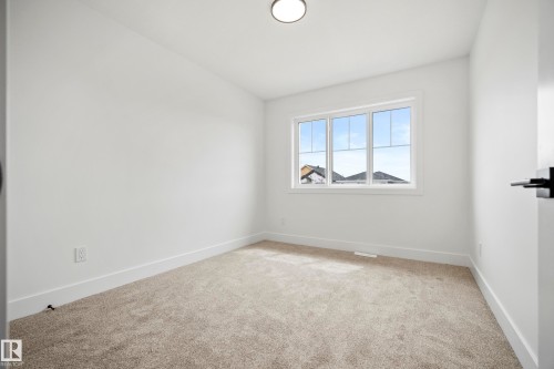 8533 223A Street Nw, Edmonton, AB - Indoor Photo Showing Other Room