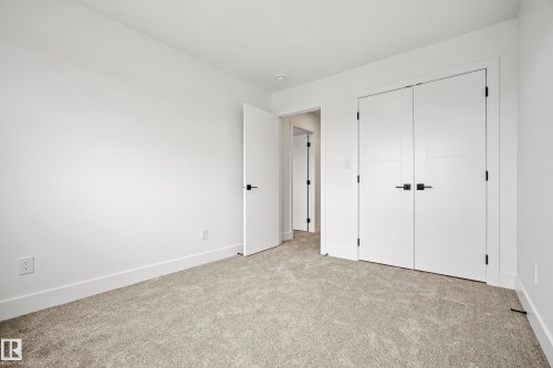 8533 223A Street Nw, Edmonton, AB - Indoor Photo Showing Other Room