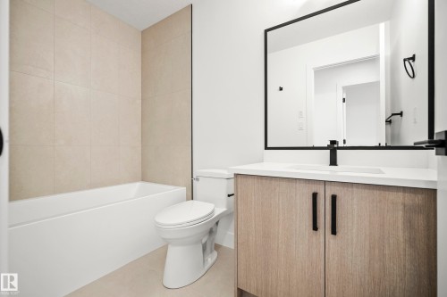 8533 223A Street Nw, Edmonton, AB - Indoor Photo Showing Bathroom