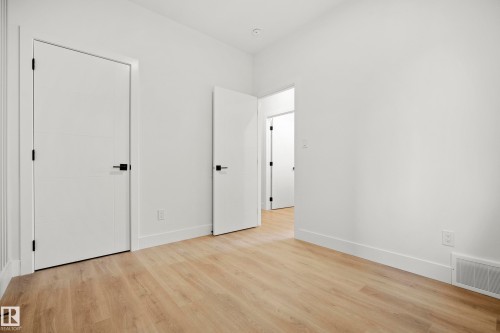 8533 223A Street Nw, Edmonton, AB - Indoor Photo Showing Other Room