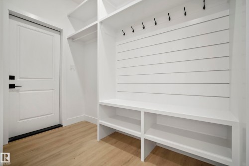 8533 223A Street Nw, Edmonton, AB - Indoor Photo Showing Other Room