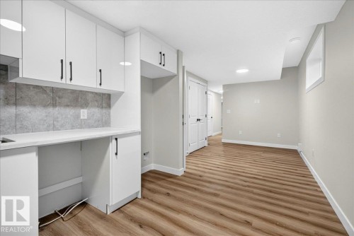 9814 155 Street Nw, Edmonton, AB - Indoor