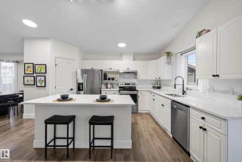 6741 162A Avenue Nw, Edmonton, AB - Indoor Photo Showing Kitchen With Stainless Steel Kitchen With Upgraded Kitchen