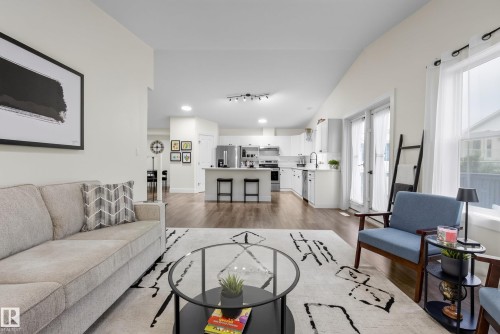 6741 162A Avenue Nw, Edmonton, AB - Indoor Photo Showing Living Room