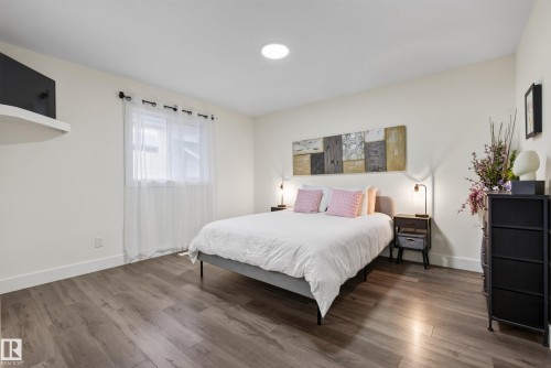 6741 162A Avenue Nw, Edmonton, AB - Indoor Photo Showing Bedroom
