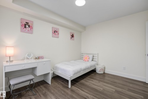 6741 162A Avenue Nw, Edmonton, AB - Indoor Photo Showing Bedroom