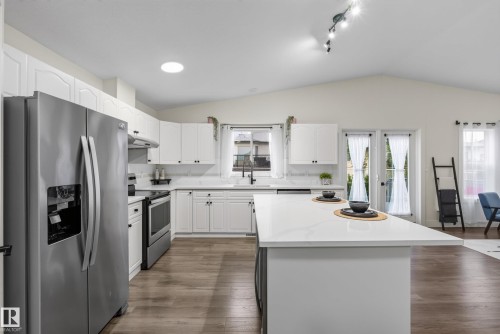 6741 162A Avenue Nw, Edmonton, AB - Indoor Photo Showing Kitchen With Stainless Steel Kitchen With Upgraded Kitchen