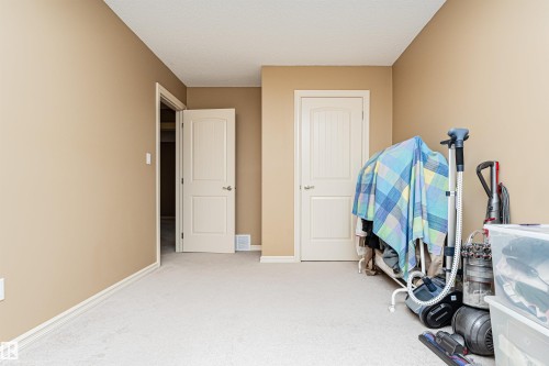 Neutral-toned walls and light-colored carpet create a versatile interior - 2605 Anderson Crescent Sw, Edmonton, AB - Indoor Photo Showing Other Room