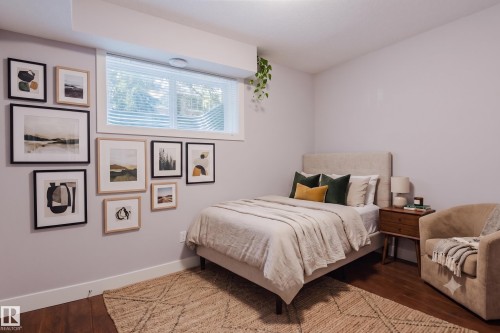 Hardwood-style flooring throughout this room, featuring a built-in window and a gallery wall - 10626 81 Avenue Nw, Edmonton, AB - Indoor Photo Showing Bedroom