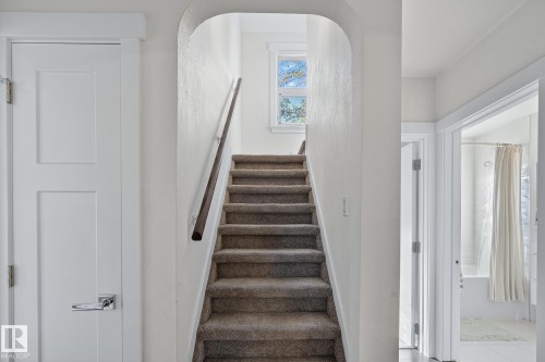 10915 67 Avenue Nw, Edmonton, AB - Indoor Photo Showing Other Room
