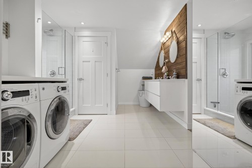 10915 67 Avenue Nw, Edmonton, AB - Indoor Photo Showing Laundry Room