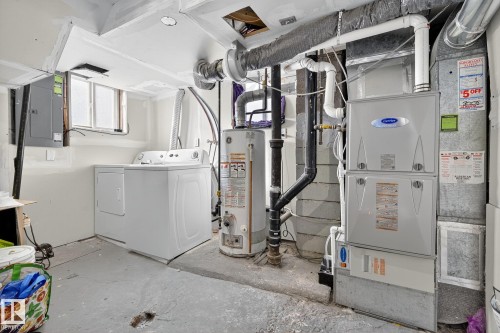 10915 67 Avenue Nw, Edmonton, AB - Indoor Photo Showing Laundry Room