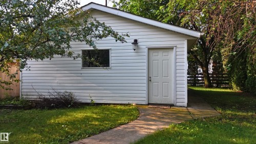 10915 67 Avenue Nw, Edmonton, AB - Outdoor