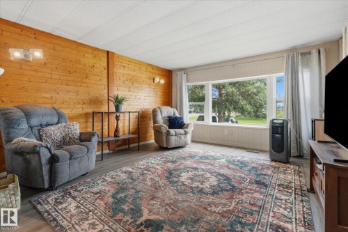 49 53222 Range Road 272, Rural Parkland County, AB - Indoor Photo Showing Living Room