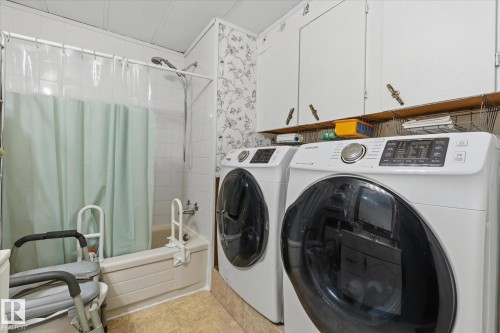 49 53222 Range Road 272, Rural Parkland County, AB - Indoor Photo Showing Laundry Room