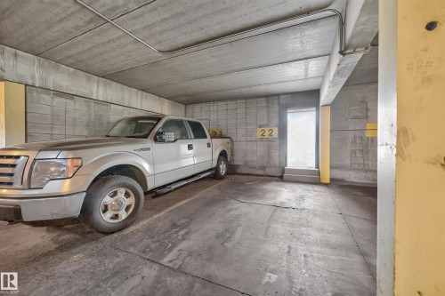 247 Lancaster Terrace Nw, Edmonton, AB - Indoor Photo Showing Garage