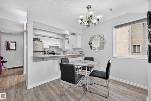 247 Lancaster Terrace Nw, Edmonton, AB - Indoor Photo Showing Dining Room
