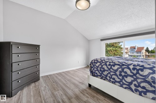 247 Lancaster Terrace Nw, Edmonton, AB - Indoor Photo Showing Bedroom