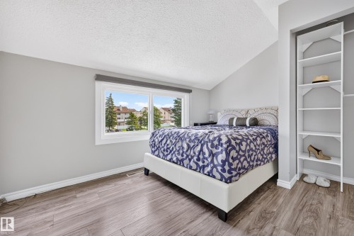 247 Lancaster Terrace Nw, Edmonton, AB - Indoor Photo Showing Bedroom