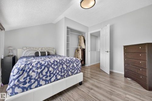 247 Lancaster Terrace Nw, Edmonton, AB - Indoor Photo Showing Bedroom