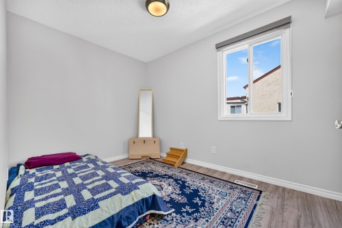 247 Lancaster Terrace Nw, Edmonton, AB - Indoor Photo Showing Bedroom