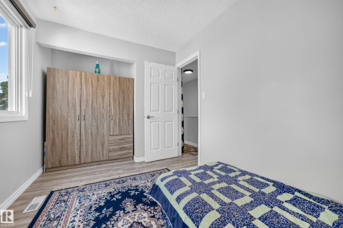 247 Lancaster Terrace Nw, Edmonton, AB - Indoor Photo Showing Bedroom