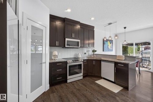 89 Sandalwood Place, Leduc, AB - Indoor Photo Showing Kitchen With Upgraded Kitchen