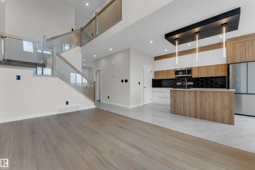 1912 48 Street Sw, Edmonton, AB - Indoor Photo Showing Kitchen