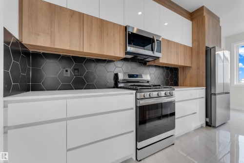 1912 48 Street Sw, Edmonton, AB - Indoor Photo Showing Kitchen
