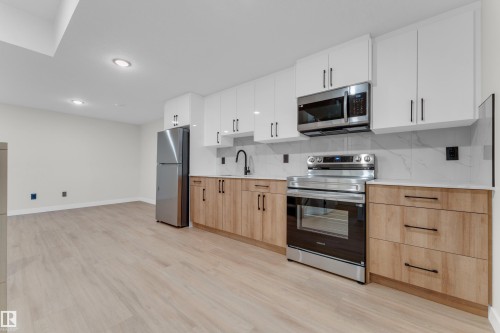 1912 48 Street Sw, Edmonton, AB - Indoor Photo Showing Kitchen
