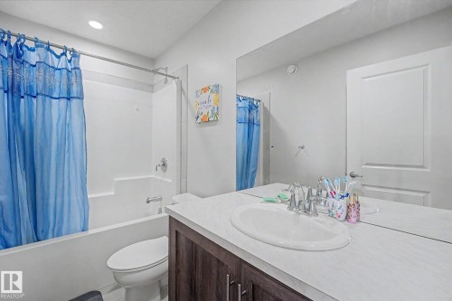 Bathroom - 22419 80 Avenue Nw, Edmonton, AB - Indoor Photo Showing Bathroom